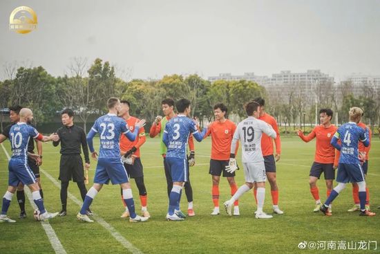 第44分钟，安东尼右路送出传中，后点加纳乔小角度射门击中边网。